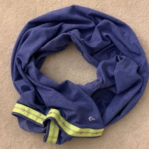 Iviva (lululemon girls) vinyasa scarf.  Snap closure to wear many ways